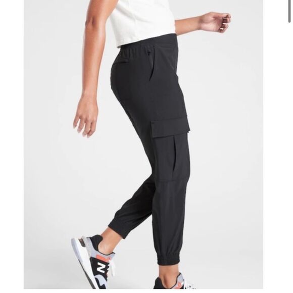Athleta Chelsea Utility Jogger Sz 12 Black Cargo Gym Mid-Rise Stretch Athleisure - Picture 3 of 15